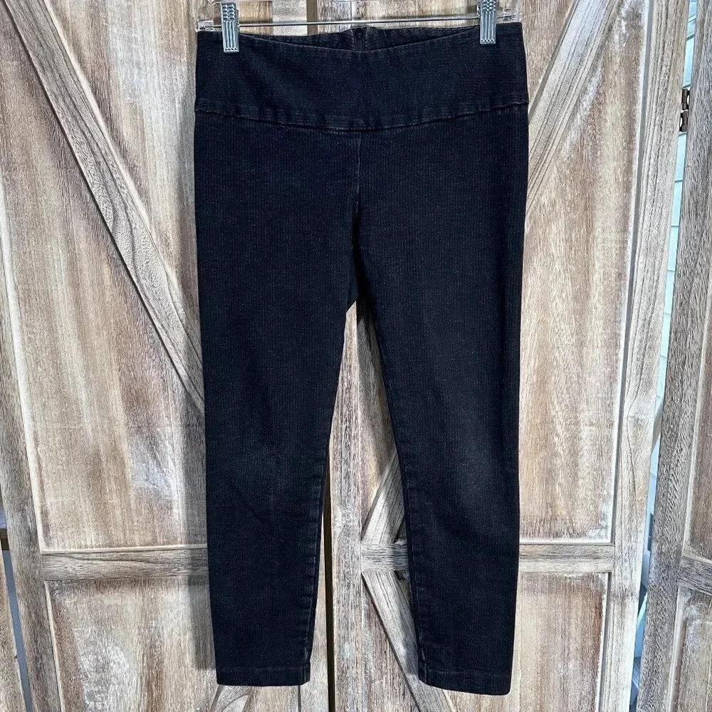 Alice + Olivia Capri Leggings